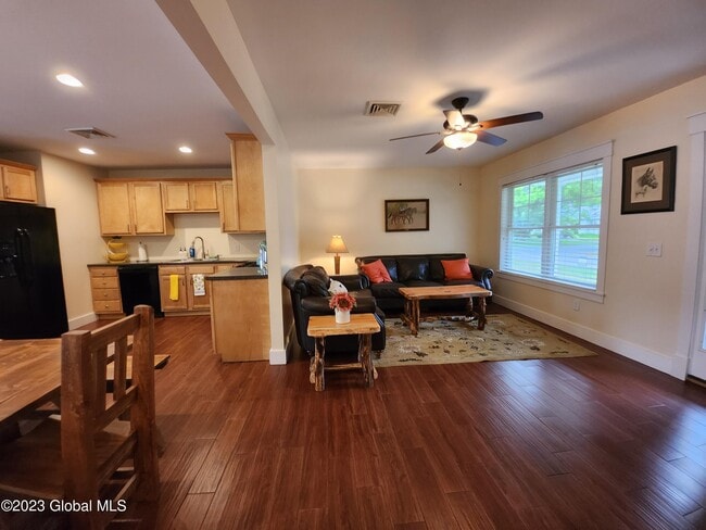 Building Photo - 48 Wright St