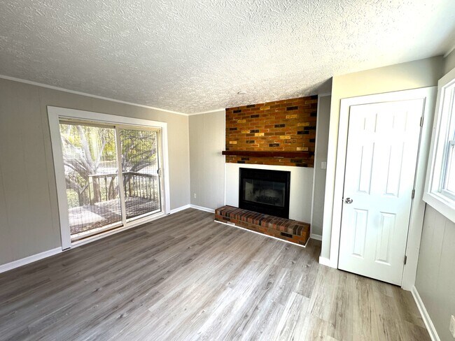 Building Photo - 494 S Exeter Ave