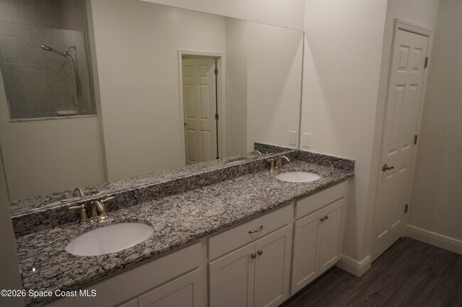 Building Photo - 153 Oakcrest Ave NE