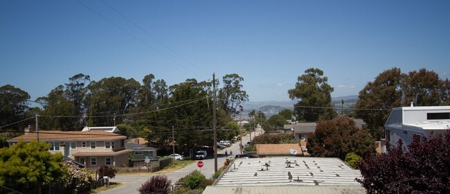 Building Photo - 2 Bedroom, 1 Bath with view of the Bay in charming Cuesta by the Sea