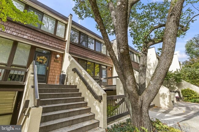 Primary Photo - 2216 S Quincy St