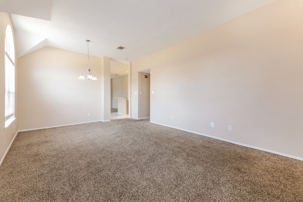 Building Photo - 1110 Pin Oak Ln