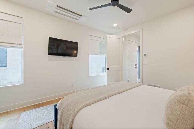 Building Photo - 1117 3rd Ave S