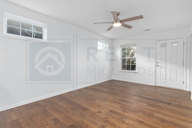 Building Photo - Available Now: Updated 3 Bedroom with Garage!