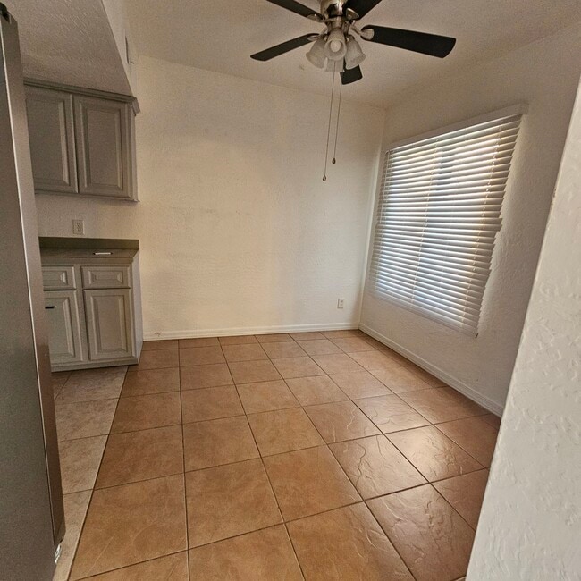 Building Photo - 420 S Terry Ln