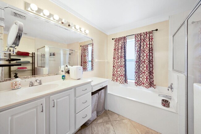 Building Photo - 10569 Pelican Dr