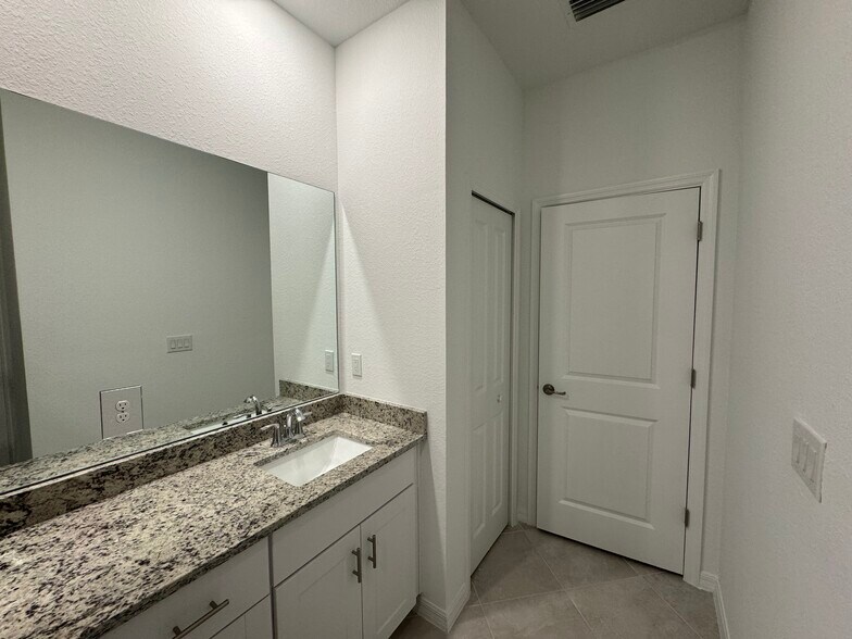 Building Photo - 16851 Cayo Key Dr
