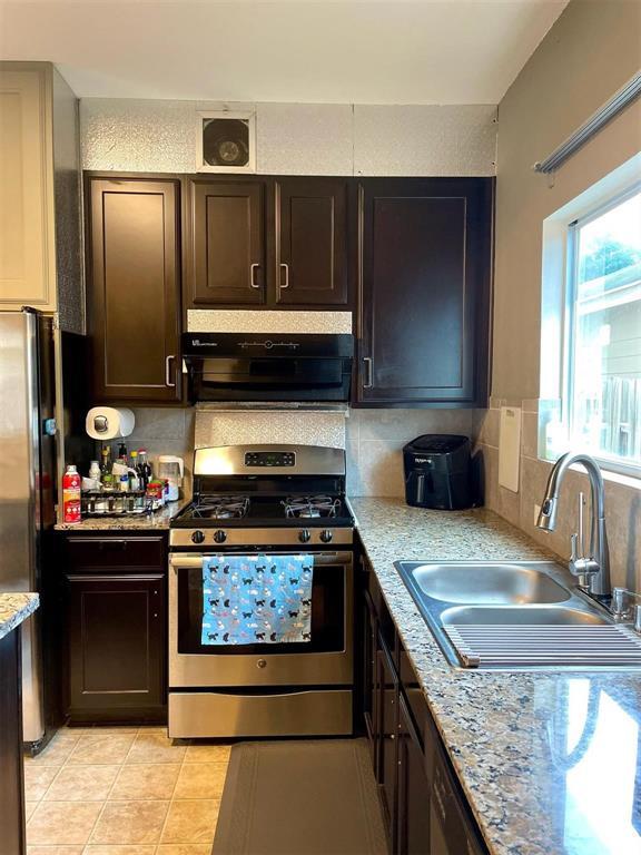 Building Photo - 14574 Empanada Dr
