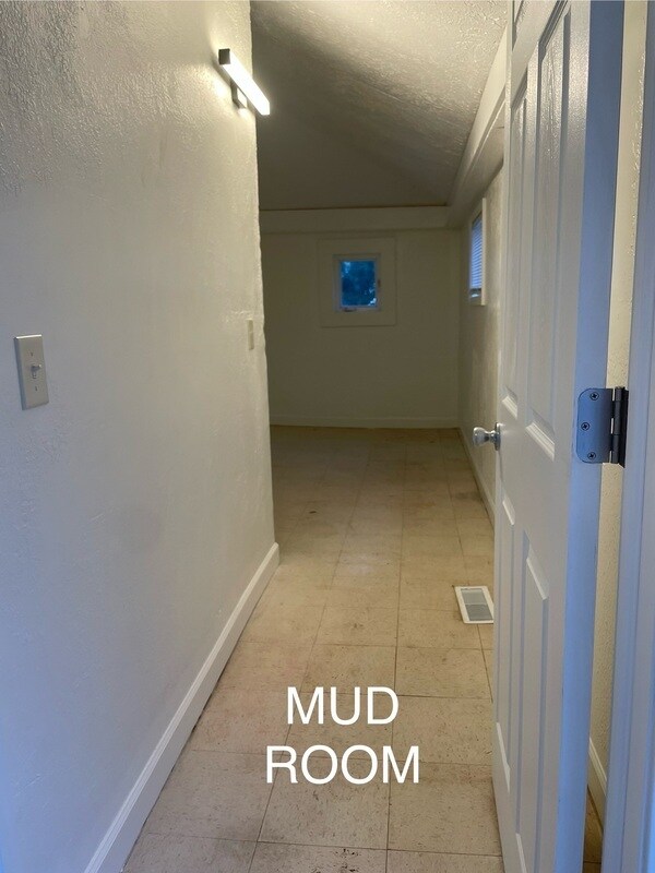 Building Photo - 2140 Crystal St