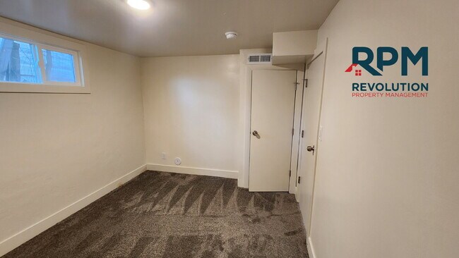 Building Photo - "Charming 1-Bedroom Retreat with Onsite Laundry in Ogden's Heart!"