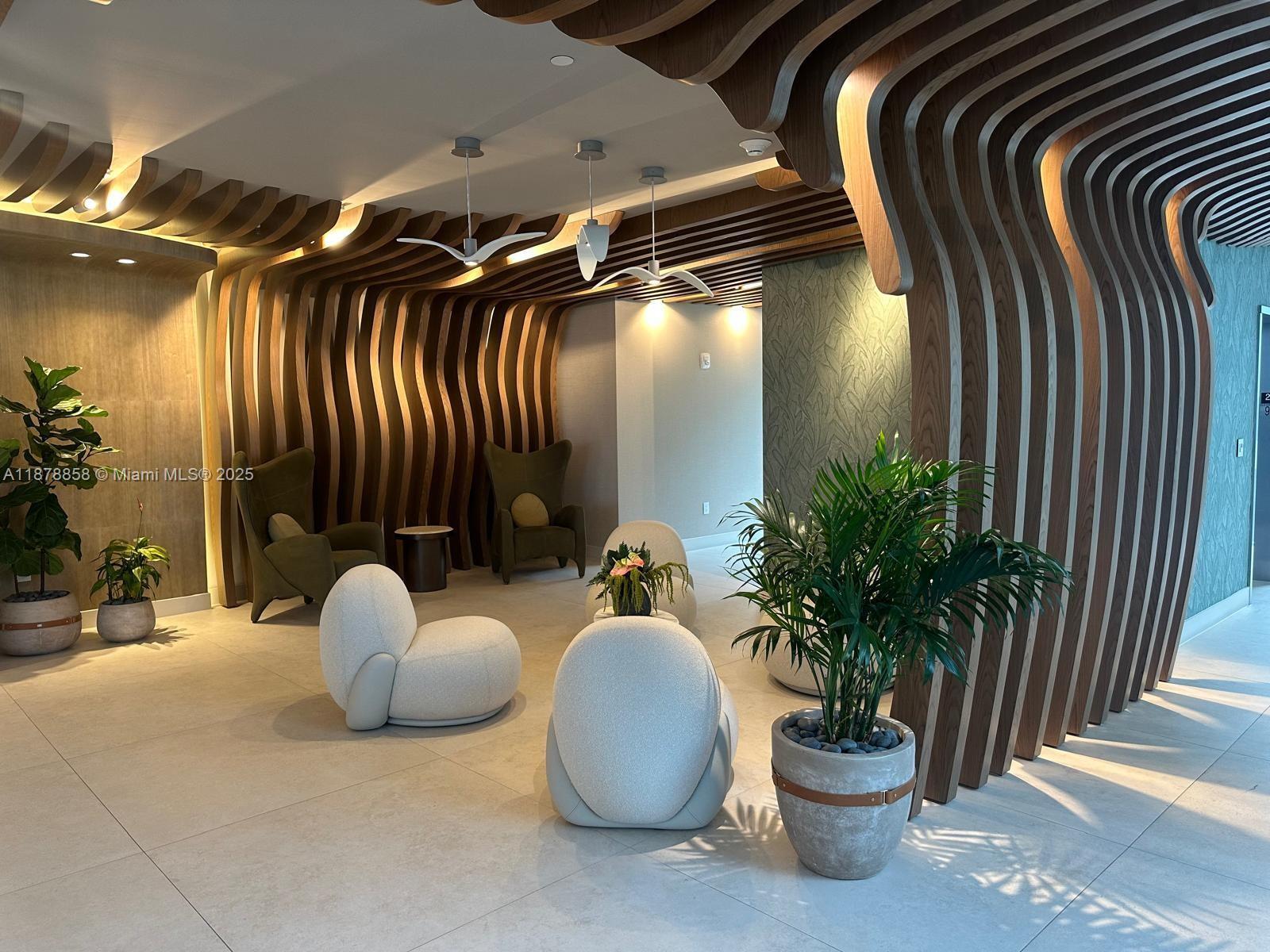 Building Photo - 700 NE 24th St