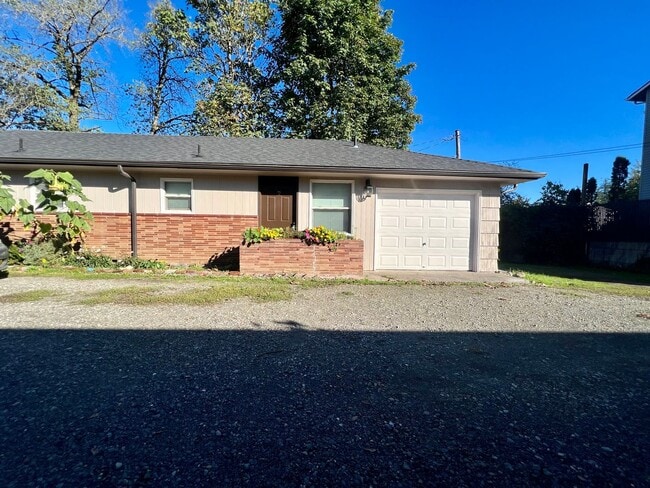 Building Photo - CHARMING ONE LEVEL HOME W/ GARAGE! W/S/G INCLUDED!