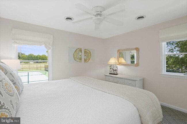 Building Photo - 638 Marlborough Point Rd