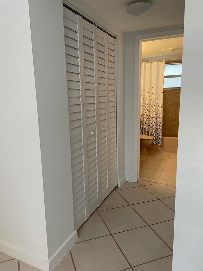 Building Photo - 37 Yacht Club Dr