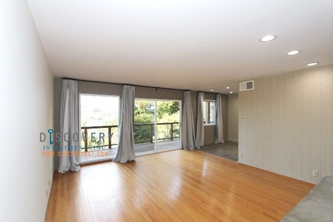Building Photo - Mid-Century Modern 3 Bedroom Home in Montclair