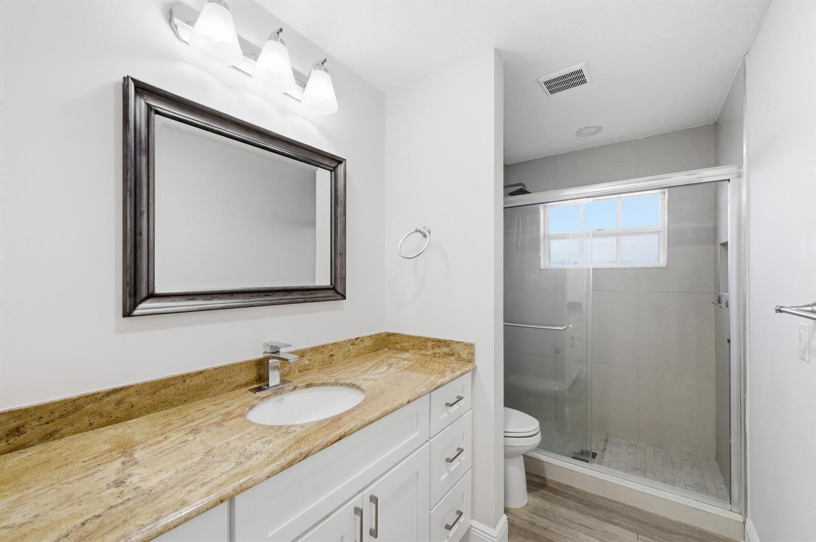 Building Photo - 207 Banyanwood Pt