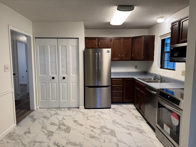 Building Photo - Black Mountain - Newly Renovated 3 Bedroom