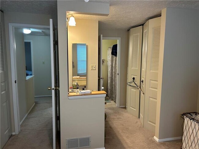 Building Photo - 903 Lynwood Ct