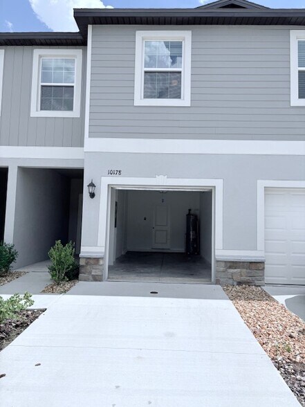 Building Photo - 10178 Honey Hammock Way