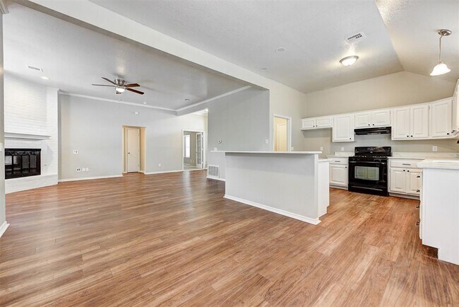 Building Photo - 1805 Lois Lynn Ln