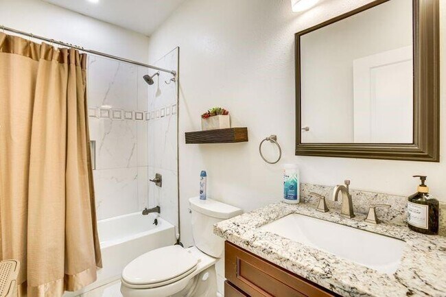 Building Photo - 2102 Philip St