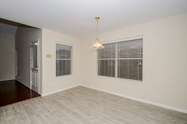 Building Photo - 5910 Llano Creek Dr