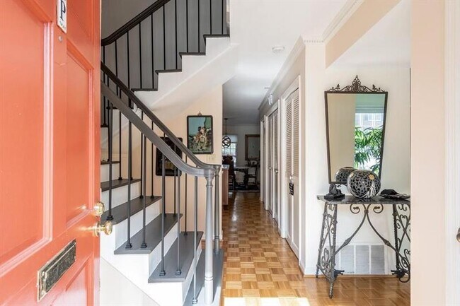 Building Photo - 1105 Clairemont Ave