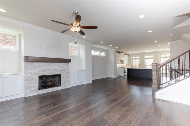 Building Photo - 7826 Laurel Crest Dr