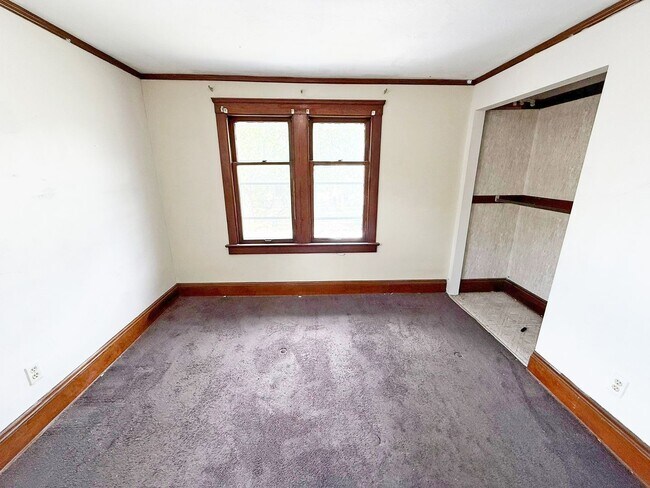 Building Photo - 3 BED 1 BATH BEAUTIFUL SINGLE FAMILY HOME ...