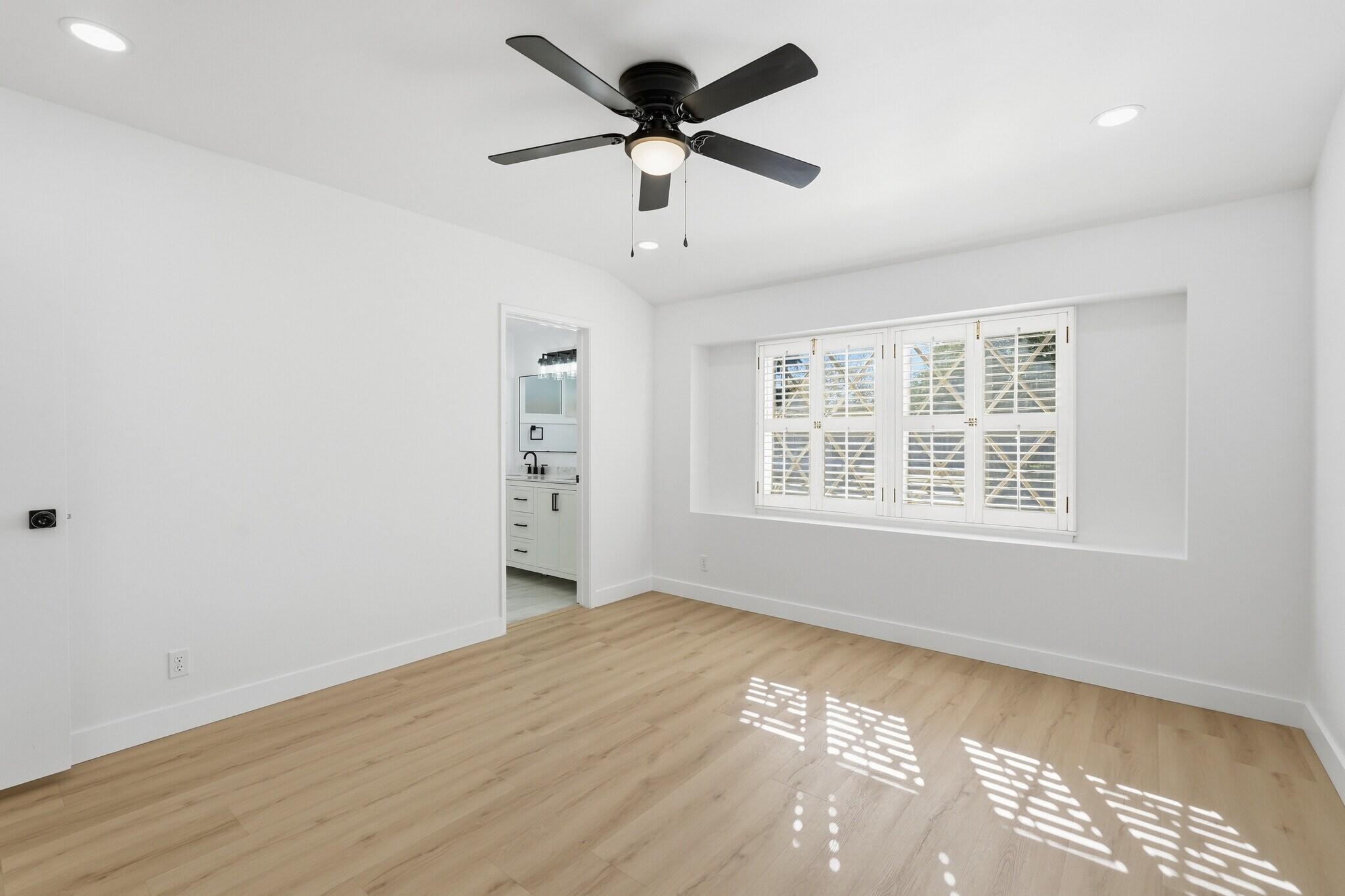 Building Photo - 23723 Aetna St