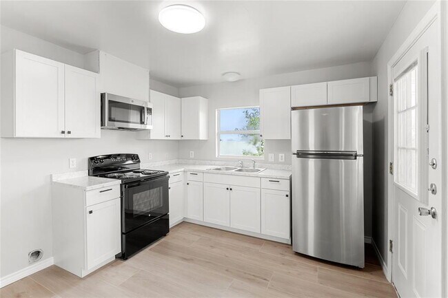 Building Photo - 108 Gm Ln