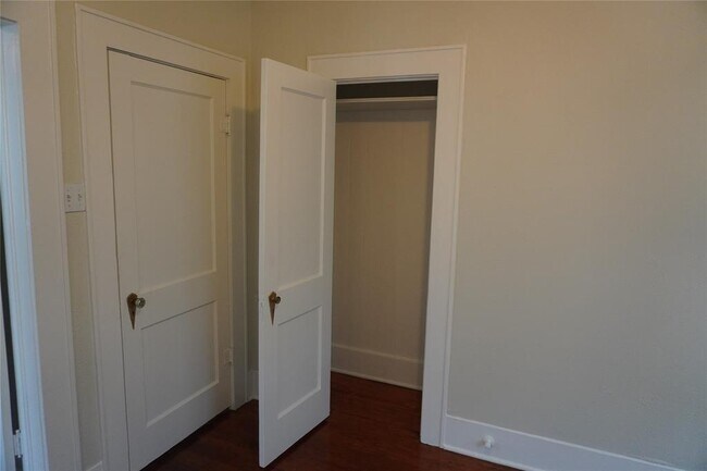 Building Photo - 4728 Avenue R 1/2