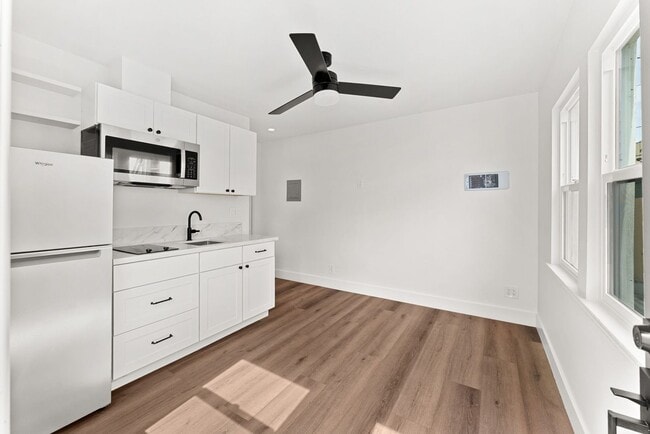 Building Photo - 749-749.5-7495 York Ct