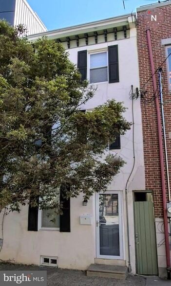 Building Photo - 2143 E Sergeant St