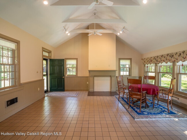 Building Photo - 2704 NY-9H