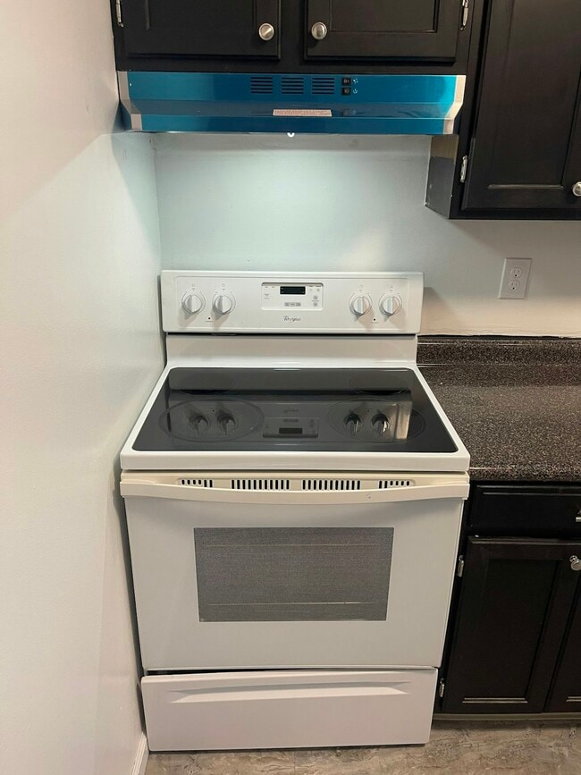 Building Photo - 4161 W Ridge Rd