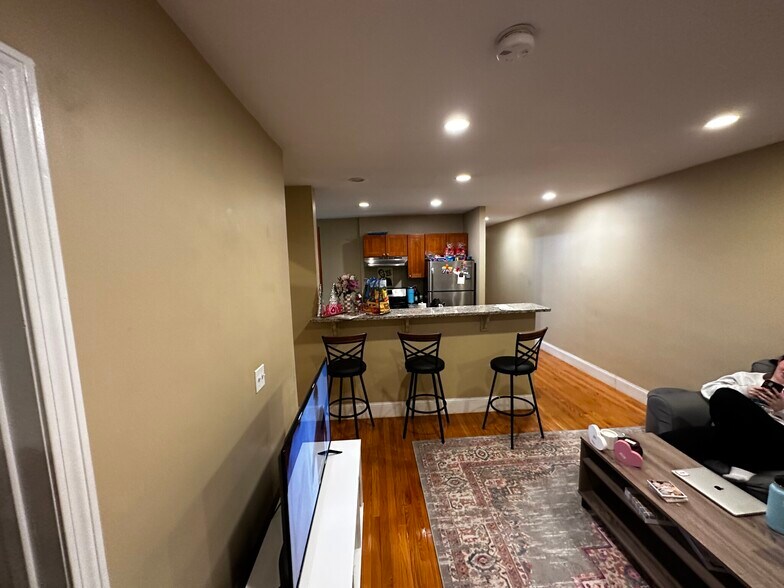 Building Photo - 60 Egmont St