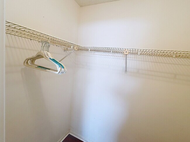 Building Photo - 217 Woodlake Wynde