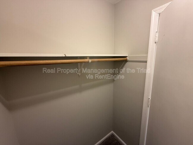 Building Photo - 2425 Tantelon Pl