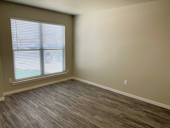 Building Photo - Stunning Home Located in Northwest Corrido...