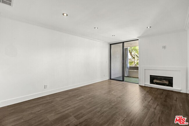 Building Photo - 740 Kings Rd