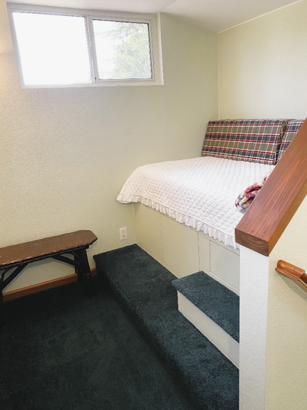 Building Photo - 1042 Easum Dr