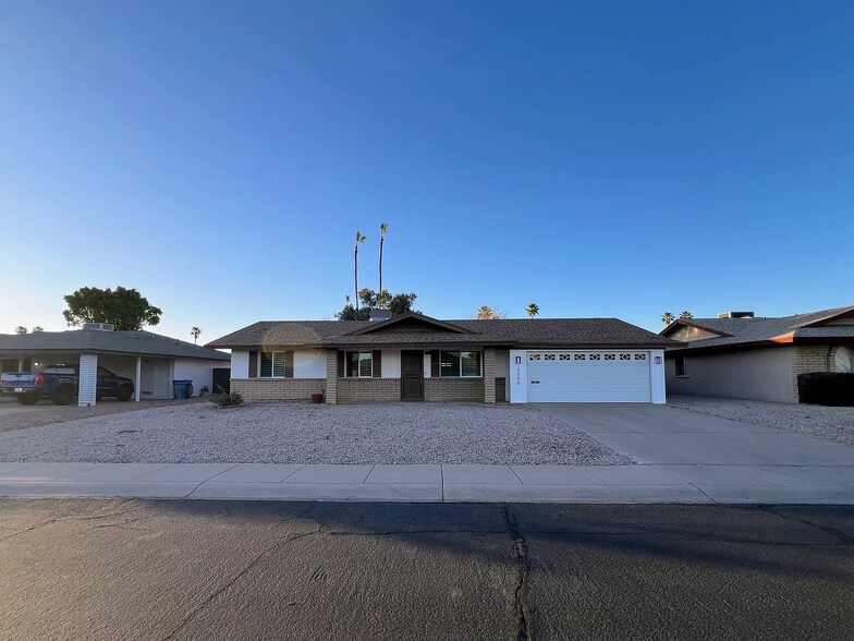 Building Photo - 2508 E Loyola Dr