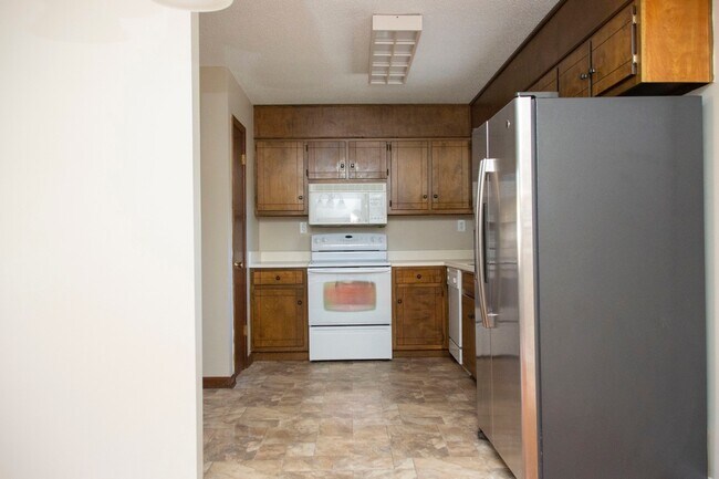 Building Photo - Heart of Madison City! Madison City Schools!