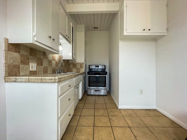 Interior Photo - 14830 Chadron Ave