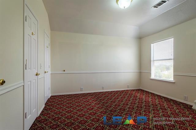 Building Photo - 2216 Oak Park Dr
