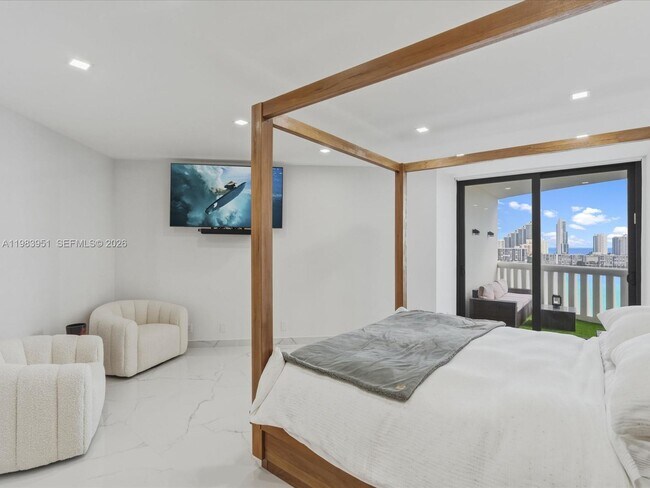 Building Photo - 3000 Island Blvd