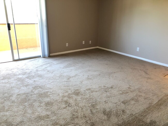 Building Photo - Super Cute and Close to Lake! Ready for Immediate move in!