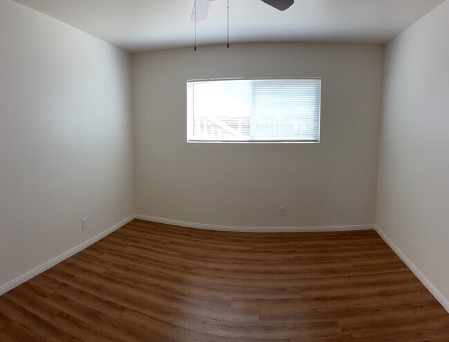 Building Photo - 1154 E Lexington Ave
