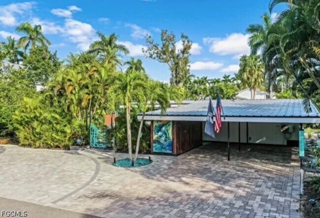 Building Photo - 2710 McGregor Blvd
